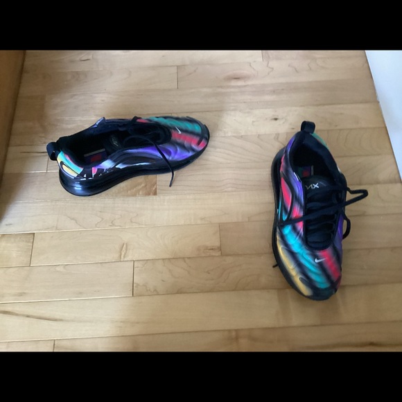 Nike Airmax 720 black neons size 5.5 - Picture 4 of 5